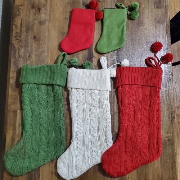 ●SOLD● Set of 5 Red / Ivory Cream / Green Cable Knit Christmas Stockings - Picture 2 of 9